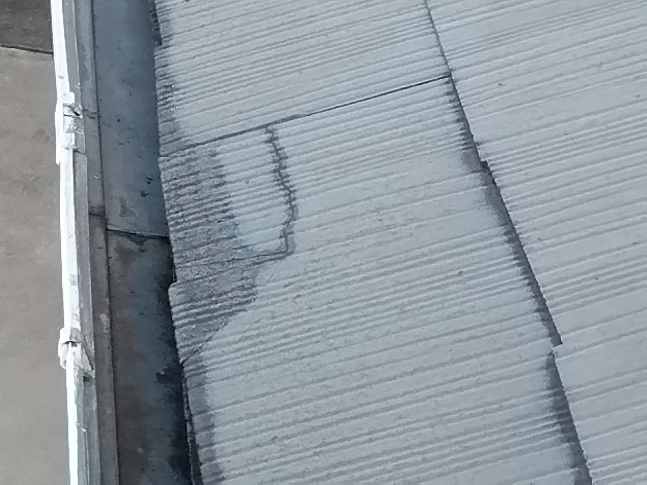 明石市　雹災害スレート屋根ヒビ